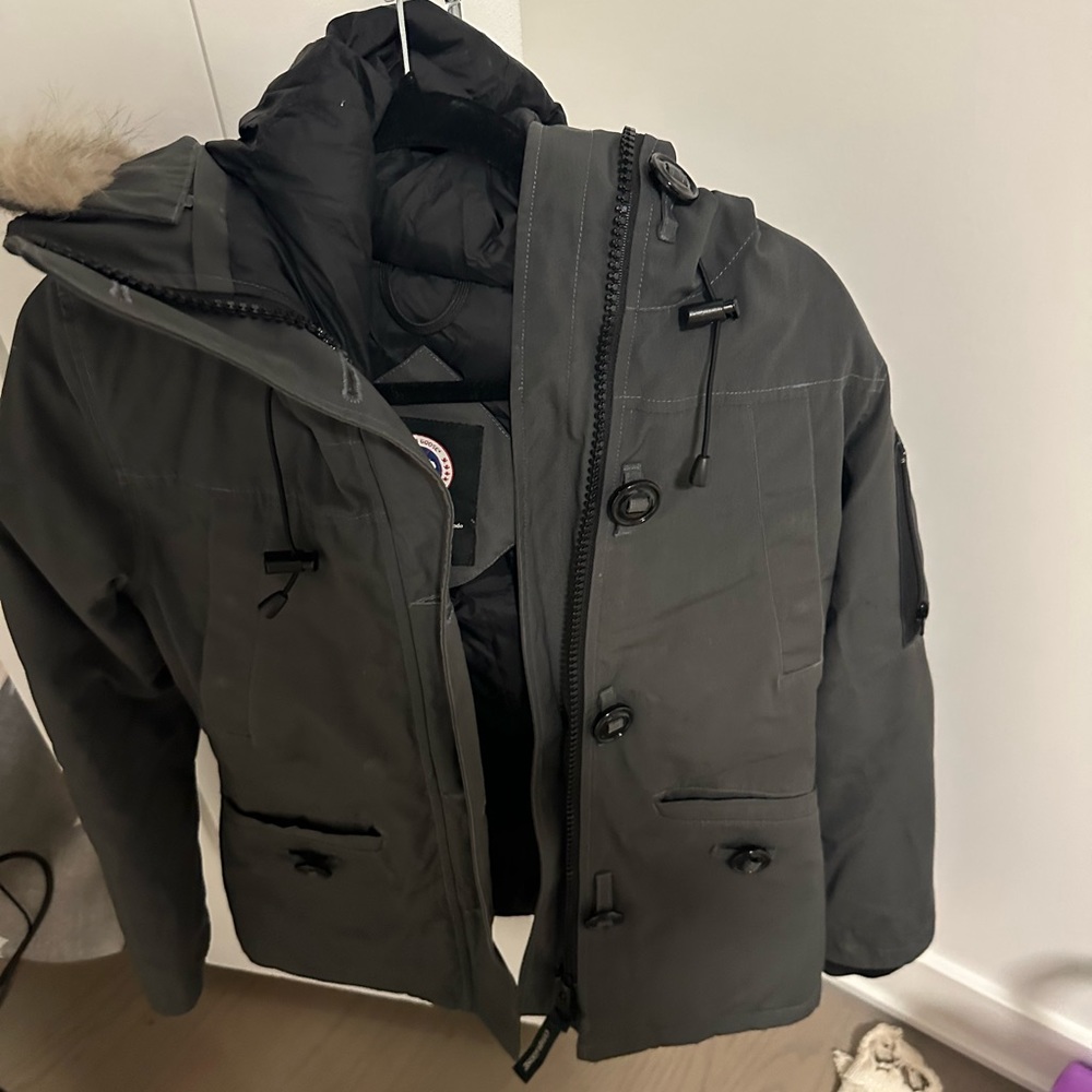 Canada goose montebello parka jacket. XS